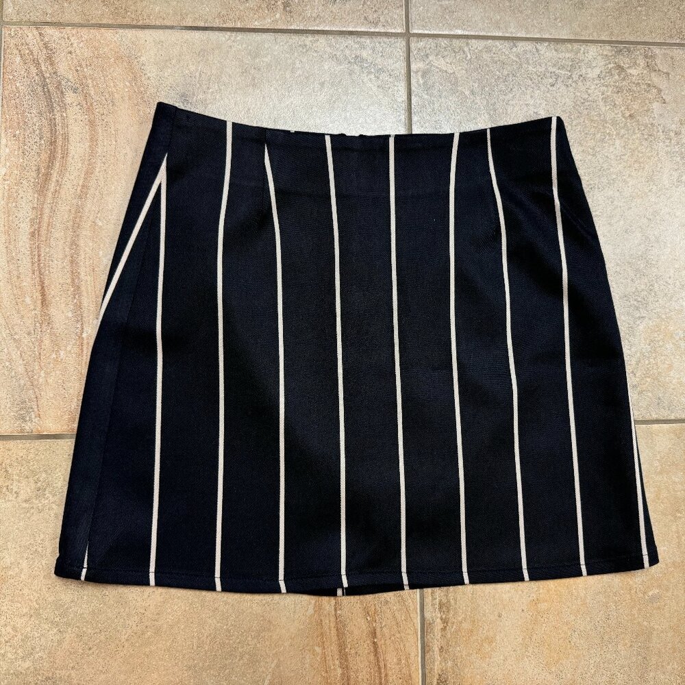 Reformation Jamie Black Striped Mini Skirt in Sinatra Stripe Size 6 - Picture 2 of 5